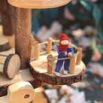 Magic Wood Large Tree House / Woodland Lodge